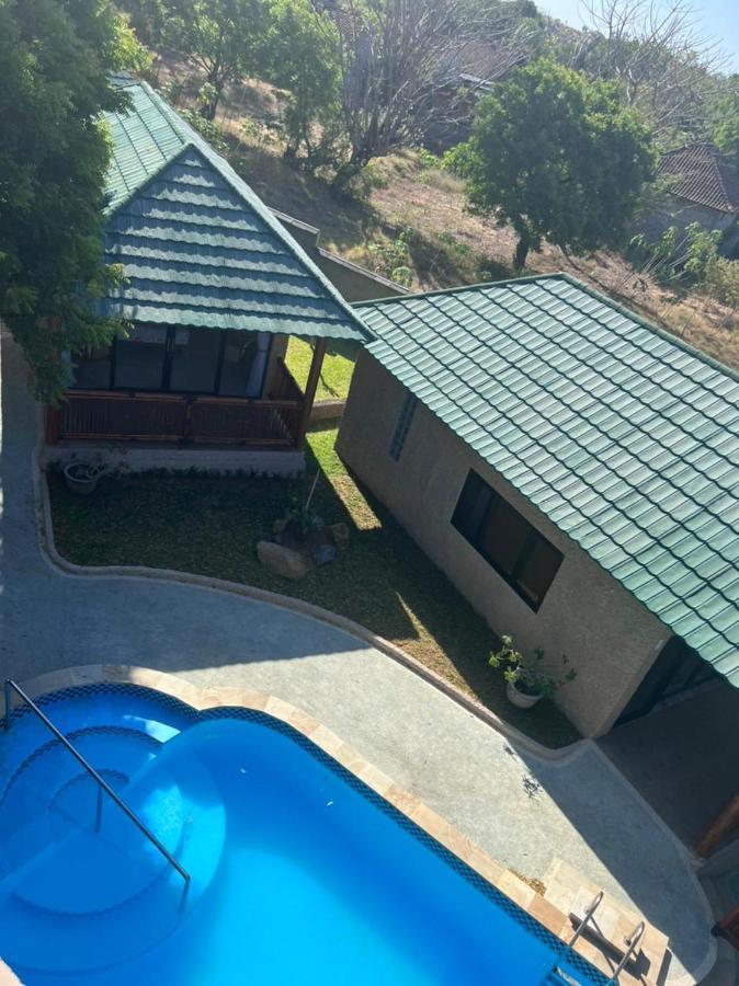 Lunar Dive Resort: Bamboo Villas 쿠부 외부 사진