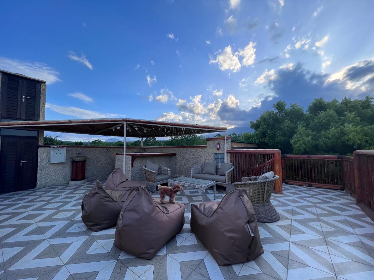 Lunar Dive Resort: Bamboo Villas 쿠부 외부 사진