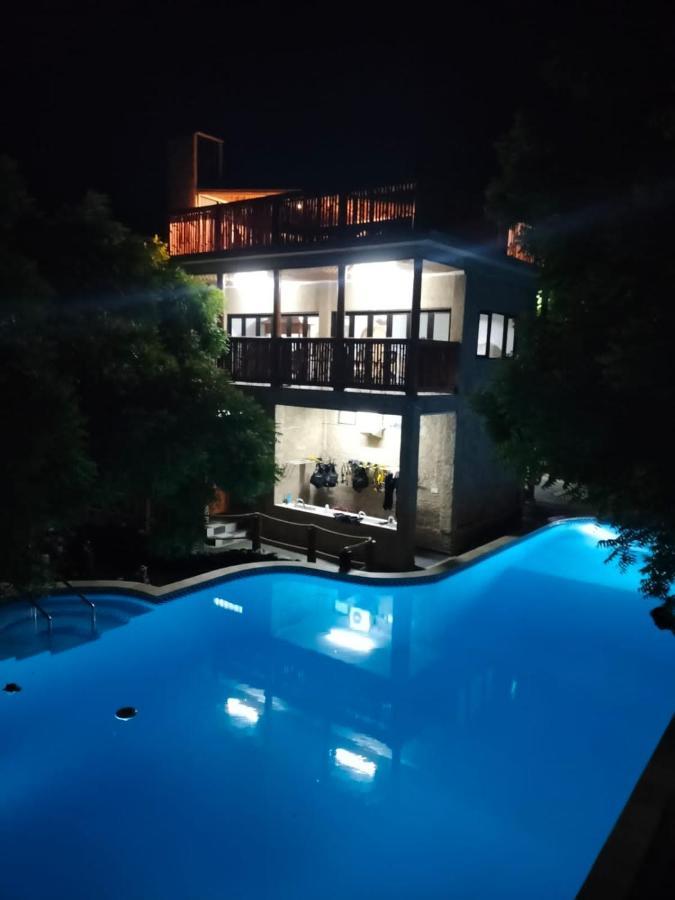 Lunar Dive Resort: Bamboo Villas 쿠부 외부 사진