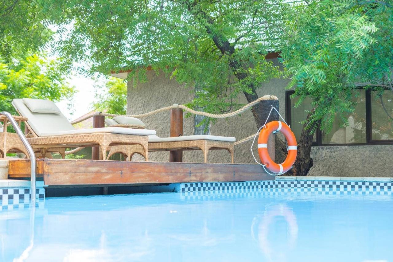 Lunar Dive Resort: Bamboo Villas 쿠부 외부 사진