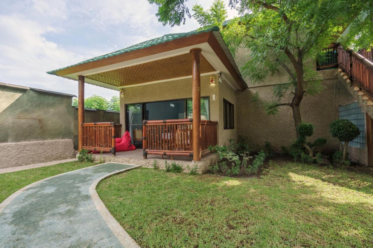Lunar Dive Resort: Bamboo Villas 쿠부 외부 사진
