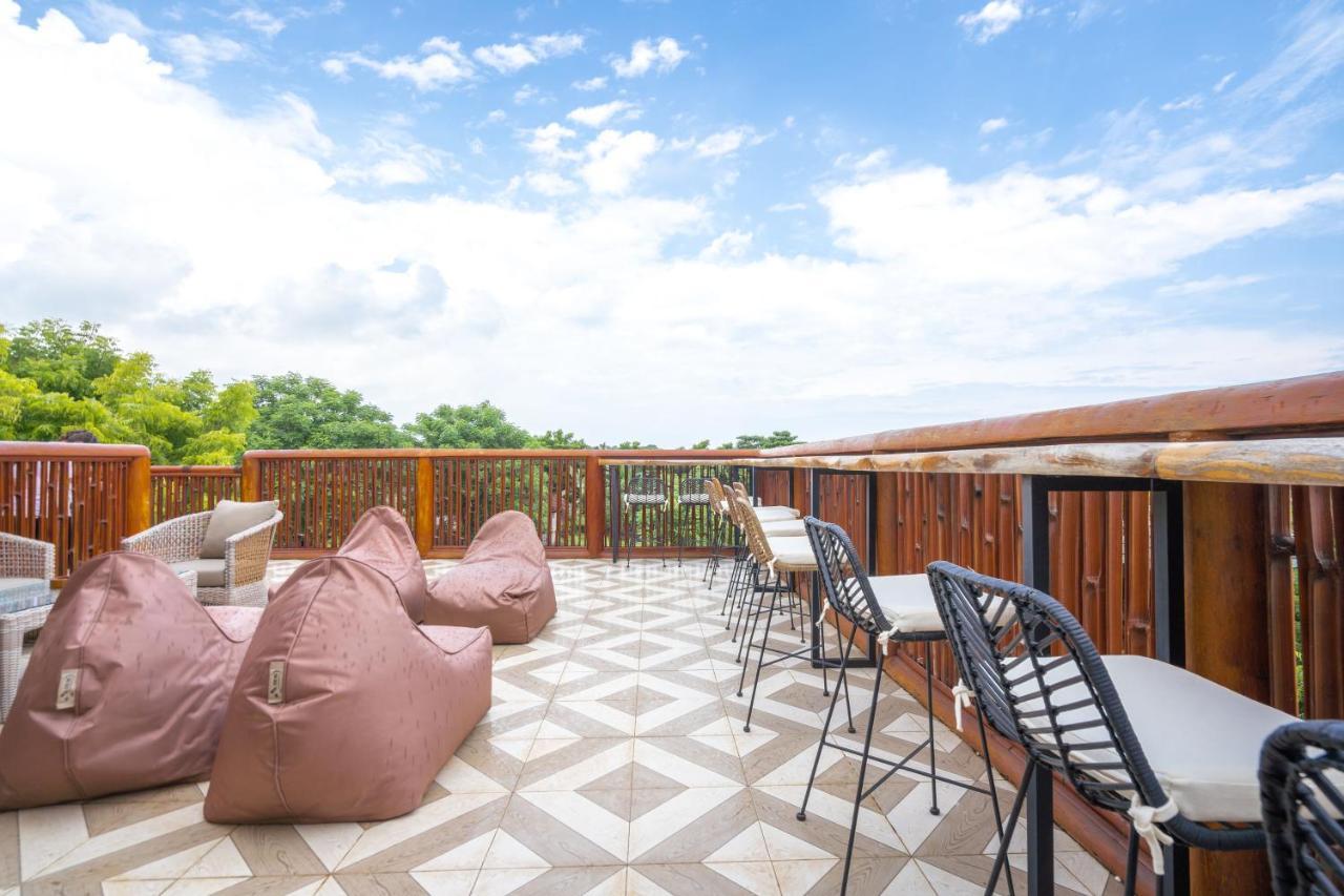 Lunar Dive Resort: Bamboo Villas 쿠부 외부 사진