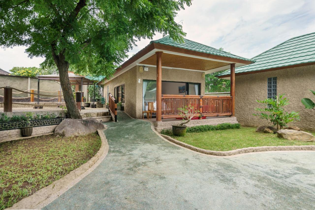 Lunar Dive Resort: Bamboo Villas 쿠부 외부 사진