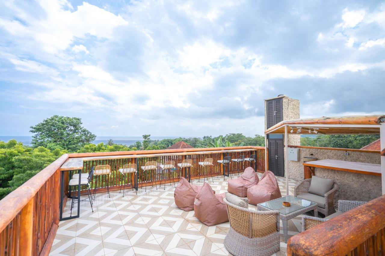 Lunar Dive Resort: Bamboo Villas 쿠부 외부 사진