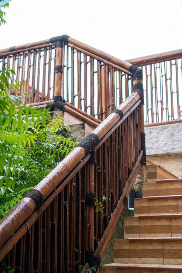 Lunar Dive Resort: Bamboo Villas 쿠부 외부 사진
